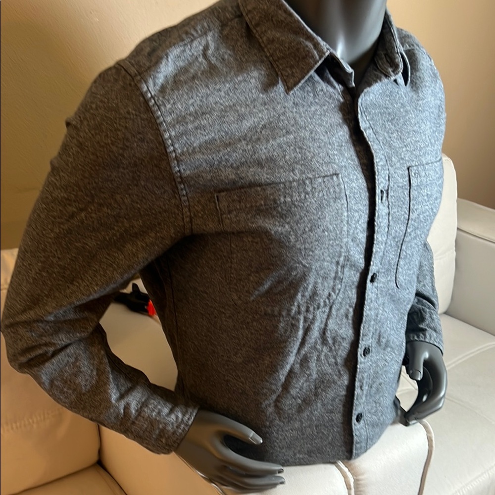 Men’s Calvin Klein Gray Casual Button Down Shirt Size Large - Picture 2 of 12